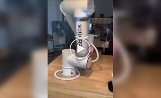В США робот-бариста показал, как нужно «работать»