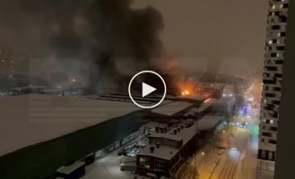 В Москве горит завод специальных автомобилей