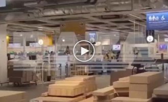 IKEA объявила распродажу товаров для своих сотрудников, в Химках работники магазина устроили мебельные баталии