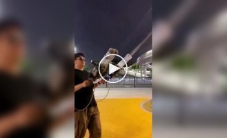 Двуствольный водяной пулемет Гатлинга