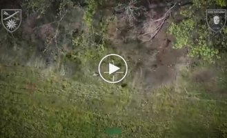 Россиянин на поле боя дважды стреляет себе в голову из автомата