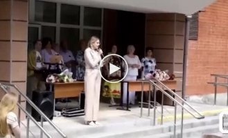 A student criticized the quality of Russian education during her graduation