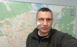 Из-за пожара, который случился после обстрела ТЦ в Киеве, наблюдается загрязнение воздуха, сообщил мэр Кличко