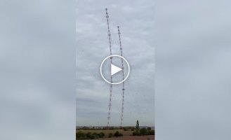 Как складываются 355-метровые радиомачты