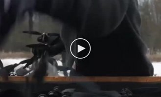 Красивое шоу дронов