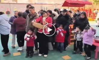 Дети ждали воздушный рис, а получили неожиданный «бабах»