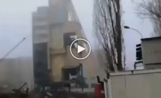 Разрушенная шахта в Луганске