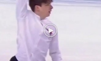 At the European Championships, Ukrainian figure skater Ivan Shmuratko performed in a shirt with a blood stain