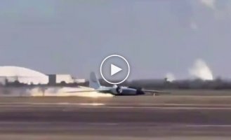 Аварийная посадка научного самолета в Техасе