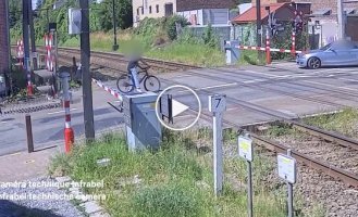 A cyclist almost got hit by a train