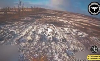 Near Avdeevka, a Russian tries to shoot down an FPV drone by throwing a machine gun at it