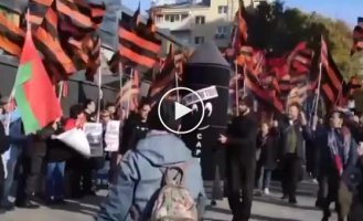 В Москве проводят митинг, на котором требуют запустить ракеты в направлении Вашингтона