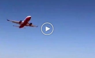 Как пожарные самолеты одним сбросом гасят километры огня
