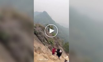 Незвичайна розвага китайського гіда