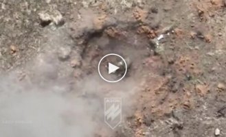 Дроны «Азов» сбросили гранаты на россиян