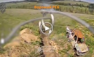 Воины 3-й ОШБр атаковали комплекс радиоэлектронной борьбы вместе с антенной, миномет, мотоцикл и автомобиль