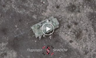 Arrival of a Ukrainian kamikaze drone against a group of Russian military personnel in the Avdiivka direction