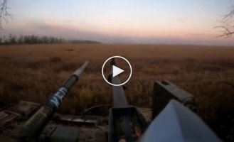 Ukrainian T-80BV tank fires at Russian positions in the Eastern direction