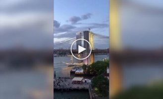 A ship under the Mexican flag epically crashed into the Brooklyn Bridge in New York