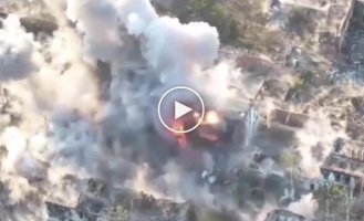 Precision bomb attack on a building with Russian occupiers in the center of Vovchansk