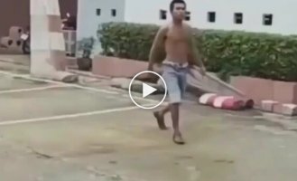 Шел на разборки, но проиграл ведру