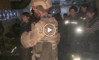 Полк «Азов» опубликовал новое видео с подвалов «Азовстали», где прячется мирное население Мариуполя