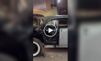 Механизм заднего стеклоподъемника у 1955 Chevrolet Bel Air