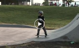 8 летний парень скейтбордист
