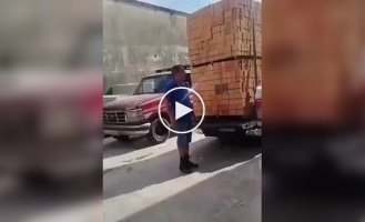 Навалил кирпичей