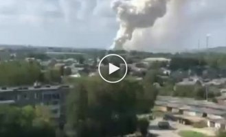 Eyewitnesses report a large fire in the Voskresensky district of the Moscow region