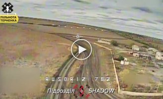 Ukrainian FPV drone destroys Russian self-propelled gun 2S3 "Akatsia" in the Ugledar direction