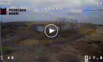 Ukrainian soldiers eliminated an occupier who was hiding and relieving himself behind a tree