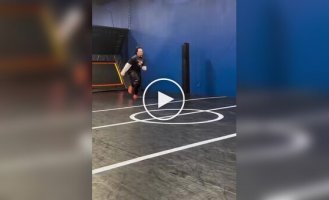 Работа каскадера, который изображает смерть
