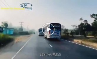 Безумные индийские водители автобусов