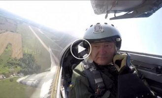 Эксклюзивное видео сопровождения борта Пелоси