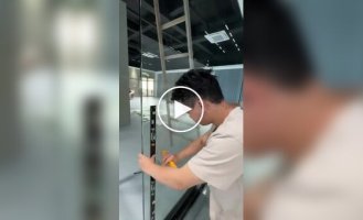 Installation of transparent LED panels on glass