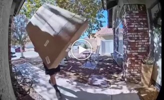 В США телевизор за $1000 разбился после неудачной доставки