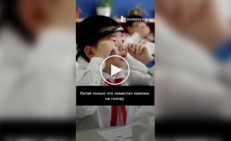 Китайских школьников обязали носить повязки, которые отслеживают, кто из детей халтурит