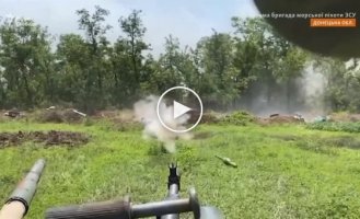 Ukrainian T80 vs 2 RPG. One missed, the other capitulated on reactive armor