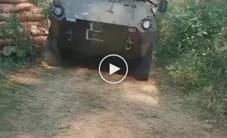 The first footage of the Slovenian armored personnel carrier Valuk in Ukraine