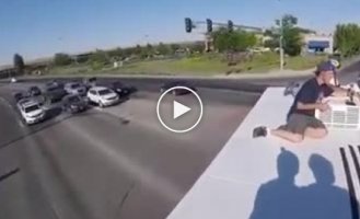 Spectacular jump from a moving truck