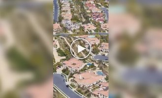 Особняки Кардашьян на Google Maps