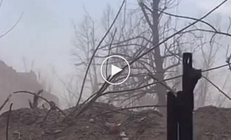 Видео боев с передовой. ВСУ встают даже после прилета