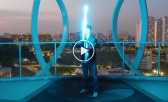 Фанат Зіркових війн створив світловий меч з висувним лезом