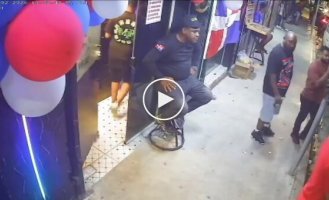 Реакция охранника ночного клуба на ограбление