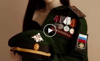 Старшего лейтенанта Тютюнникова убили на войне.. Жена решила устроить траурную фотосессию по этому случаю