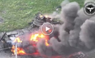 Украинский дрон уничтожил вражеский танк Т-80 вместе с экипажем