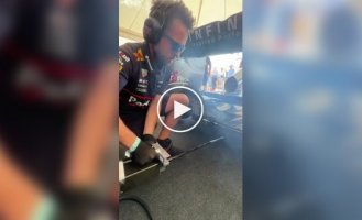 Як заводяться різні гоночні машини