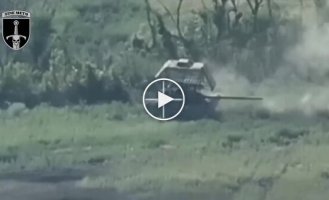 Ukrainian defenders destroyed enemy armored vehicles along with the tank crew