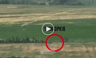Russian T-80 tank hit by Javelin
